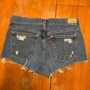 WOMANS LEVIS SHORTS